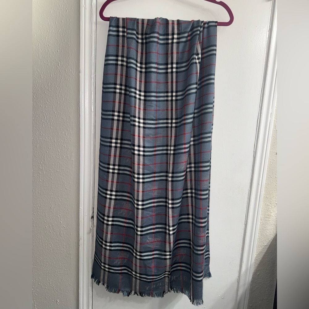 Burberry scarf 🧣 74x27